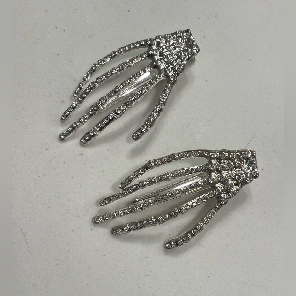 Death Grip Rhinestone Skeleton Hand Hair Clips - Silver Sparkle - Picture 3 of 4